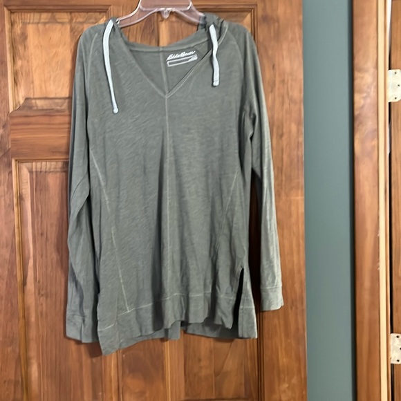 Eddie Bauer, green long sleeved hooded t- shirt. Size L. - Picture 1 of 5